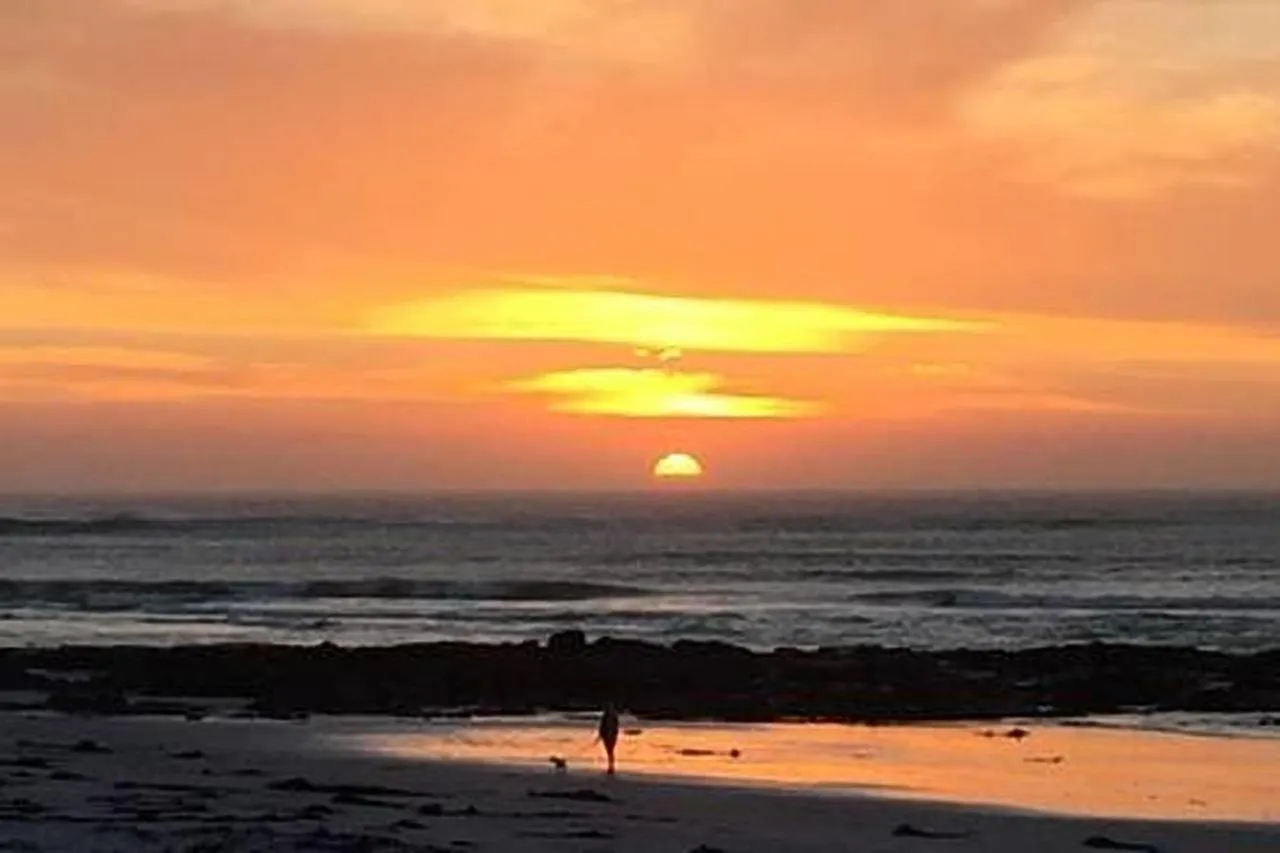 Wavey Beach Room Melkbosstrand